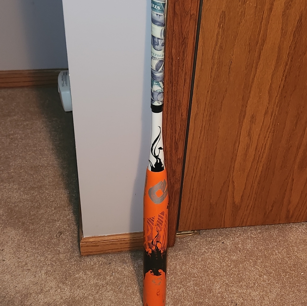 Gently Used 2022 Demarini FNX Custom Bat